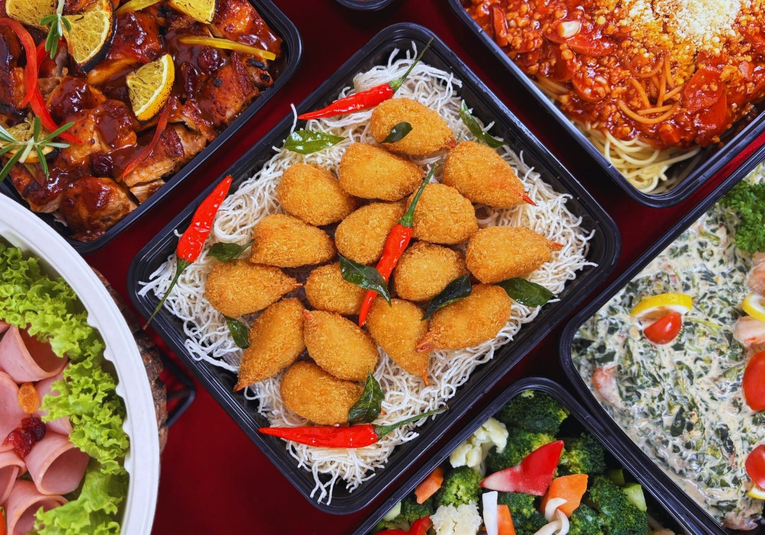 Christmas Self Heating Mini Buffet Set C $498/set ($542.82 w/GST) For Min 10-12pax